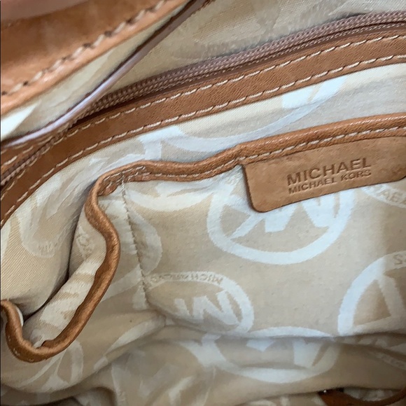 Michael Kors tan leather hobo - Picture 4 of 5